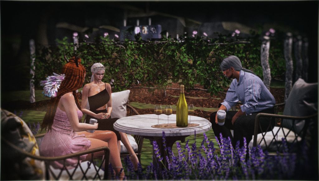 Owl Sitting with Eira and Ducth before their Art Opening at Maison de la CHouette in Second Life.